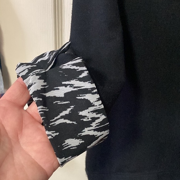 Apt 9 sweatshirt with false shirt tail - Picture 2 of 10